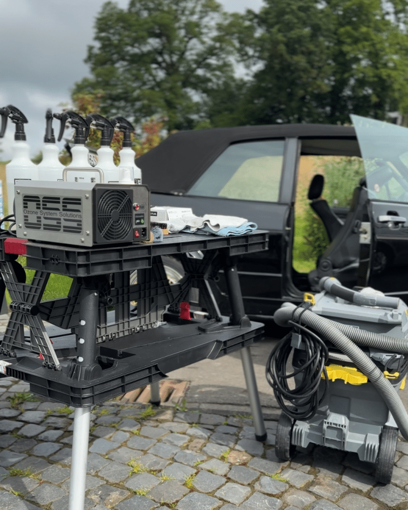 Professionelle Reinigungsmaschine für mobile KFZ-Aufbereitung im Einsatz